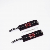 Черные кожаные наручники с красным декором и строчкой - Crazy Handmade - купить с доставкой во Владикавказе