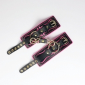 Черные кожаные наручники с розовой строчкой - Crazy Handmade - купить с доставкой во Владикавказе