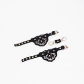 Черные кожаные наручники с клепками, кольцами и золотистой фурнитурой - Crazy Handmade - купить с доставкой во Владикавказе