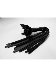 Черная кожаная плеть с лаковой розой в рукояти - 40 см. - БДСМ Арсенал - купить с доставкой во Владикавказе