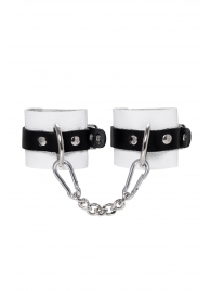 Бело-черные кожаные наручники с одним ремешком с люверсами - Pecado - купить с доставкой во Владикавказе