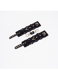 Черные кожаные наручники с узорами и золотистой фурнитурой - Crazy Handmade - купить с доставкой во Владикавказе