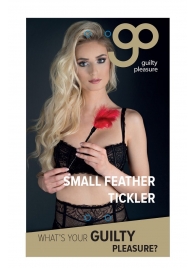 Пластиковая метелочка с красными пёрышками Small Feather Tickler - 32 см. - Blush Novelties - купить с доставкой во Владикавказе
