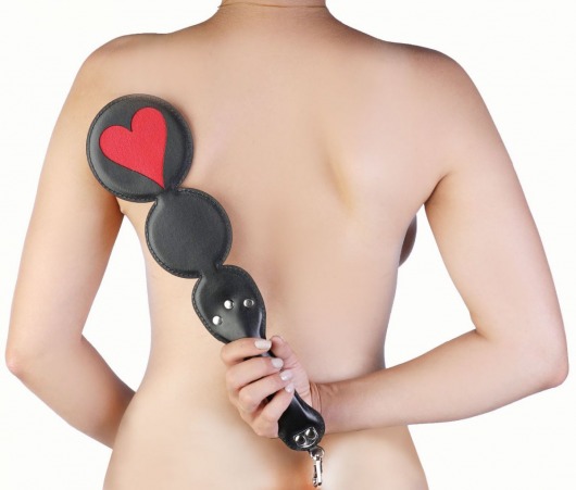 Шлёпалка  Черви  с анальным плагом - LOVETOY (А-Полимер) - купить с доставкой во Владикавказе