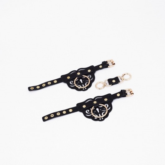 Черные кожаные наручники с клепками, кольцами и золотистой фурнитурой - Crazy Handmade - купить с доставкой во Владикавказе